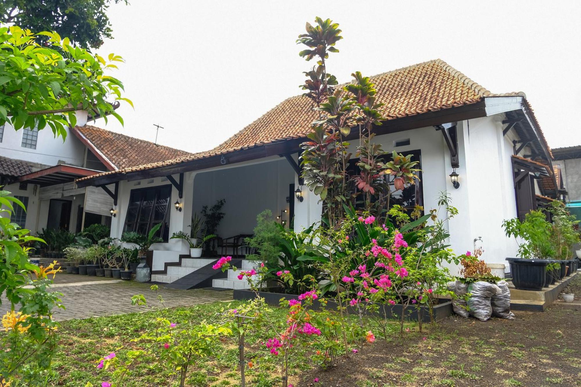 Griya Merbabu Asri Homestay سالاتيغا المظهر الخارجي الصورة